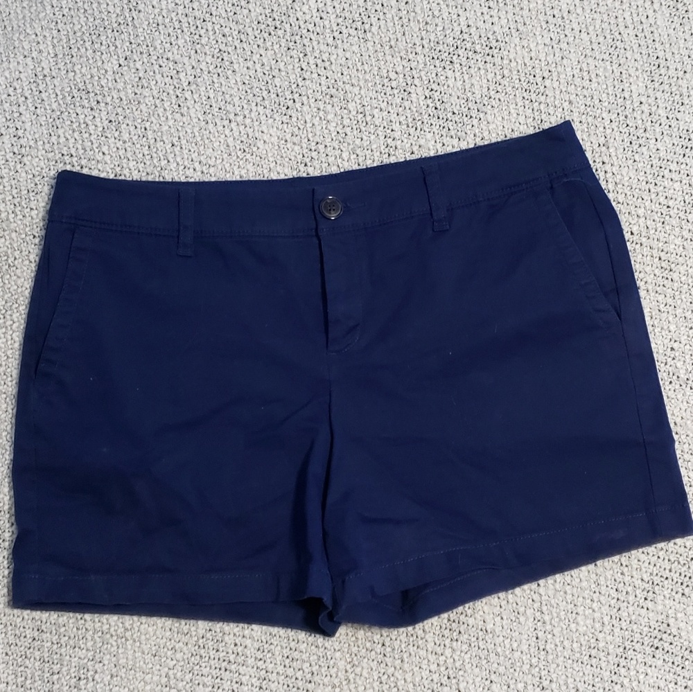 Liz Claiborne navy chino shorts | petite size 11
